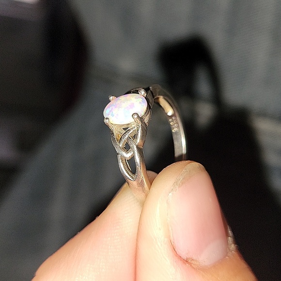 Ring Sterling silver with opal with Celtic silver design. - Picture 2 of 3